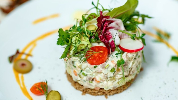 Новорічні рецепти: п'ять варіантів салату олів'є